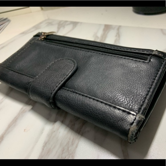 Guess Black Wallet - Picture 4 of 7